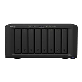 Servidor NAS Synology DS1821+ 96TB - CPU AMD Ryzen Quad-Core 2.2GHz - 4GB DDR4 - 4x 1GbE - Inclui 8 HDs NAS de 12TB